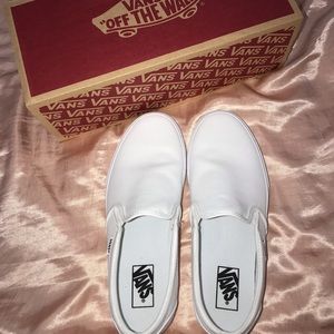 ❌SOLD❌Women’s White Vans